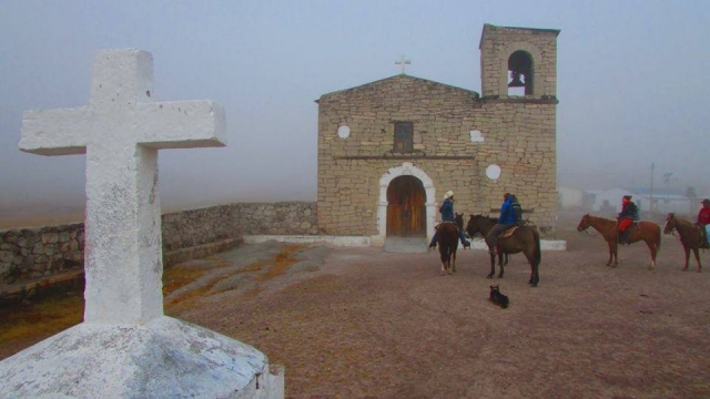 Viaja en la niebla a caballo